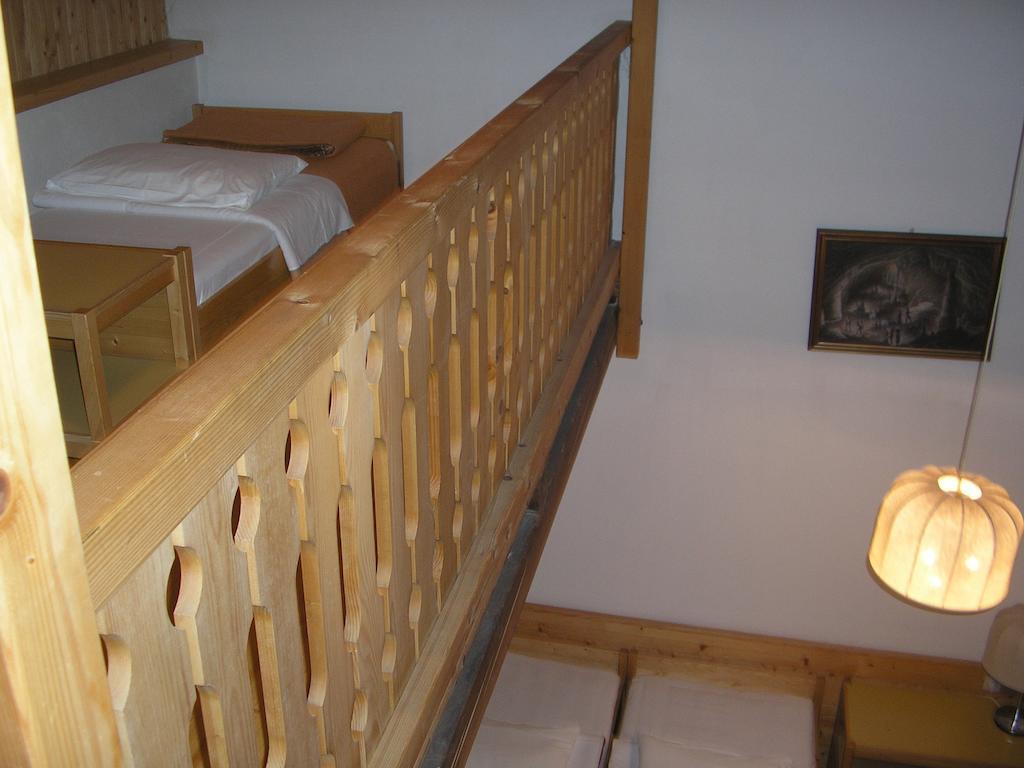 Camping Pivka Jama Postojna Habitación foto